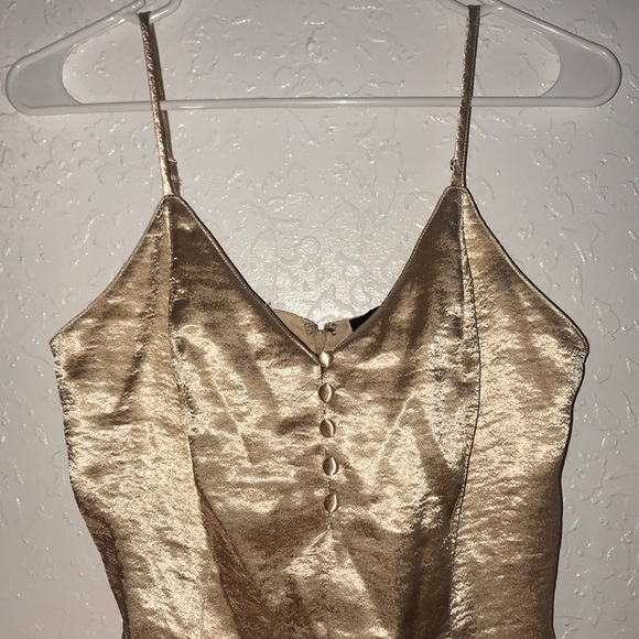 Gold romper by forever 21 NWT - Picture 2 of 4